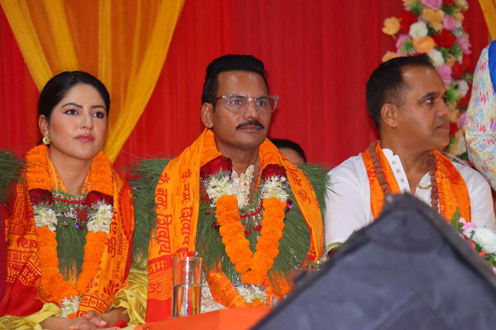 पशुपतिमा आयोजित महायज्ञमा पुगेर माग्ने बुढाले गरे आर्थिक सहयोग