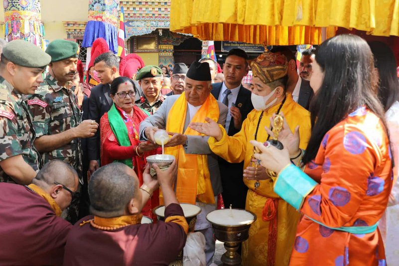 राष्ट्रपतिद्वारा बौद्धस्थित ल्हाखाङ गुम्बामा पूजाआराधना