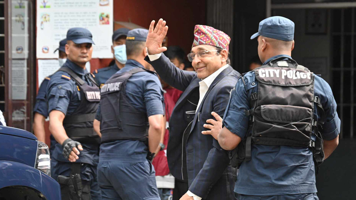 म कारागार फर्किन्छु - टोपबहादुर रायमाझी