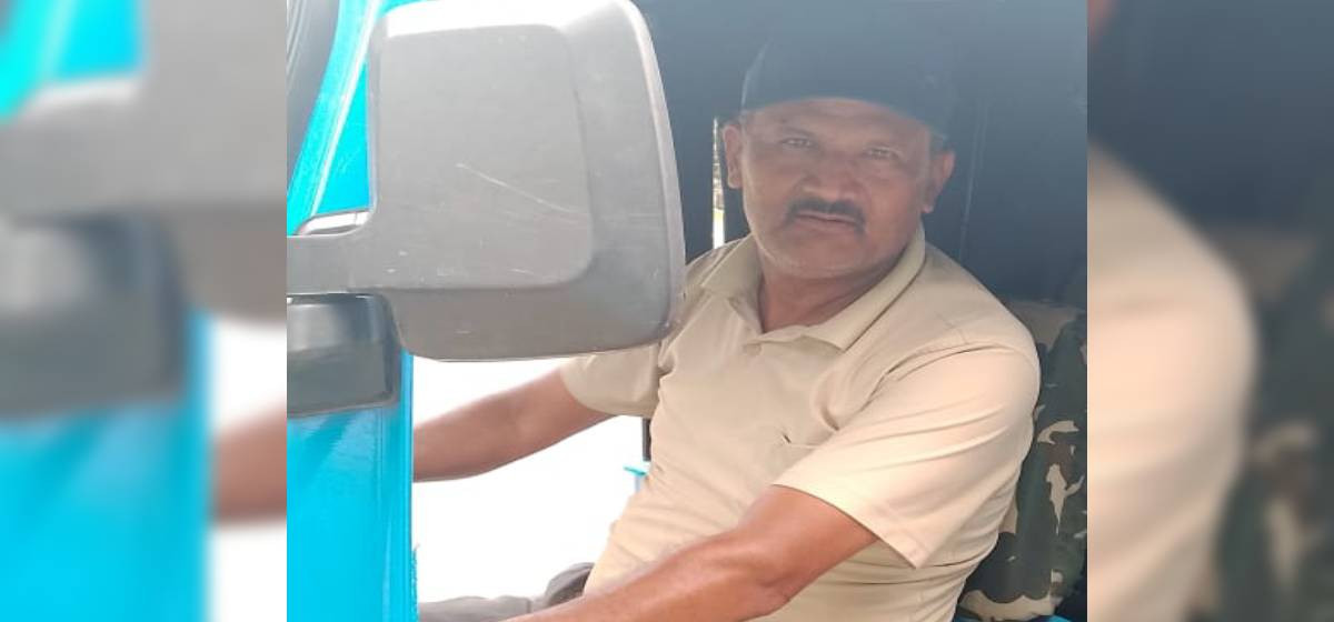 एमबीए पास अटो चालक मिश्रका दुई छोरी अस्ट्रेलिया र बेलायतमा, छोरा-बुहारी पनि जागिरे