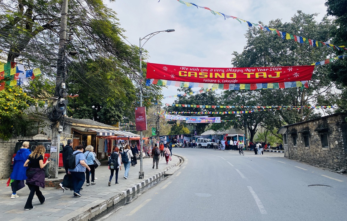 अङ्ग्रेजी नयाँ वर्षको स्वागतमा व्यग्र पोखरा