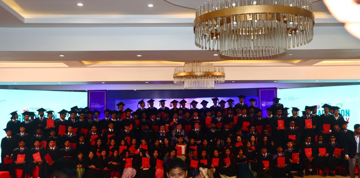 तस्बिरमा हेर्नुहोस् इटहरी इन्टरनेसनल कलेजको दीक्षान्त समारोह