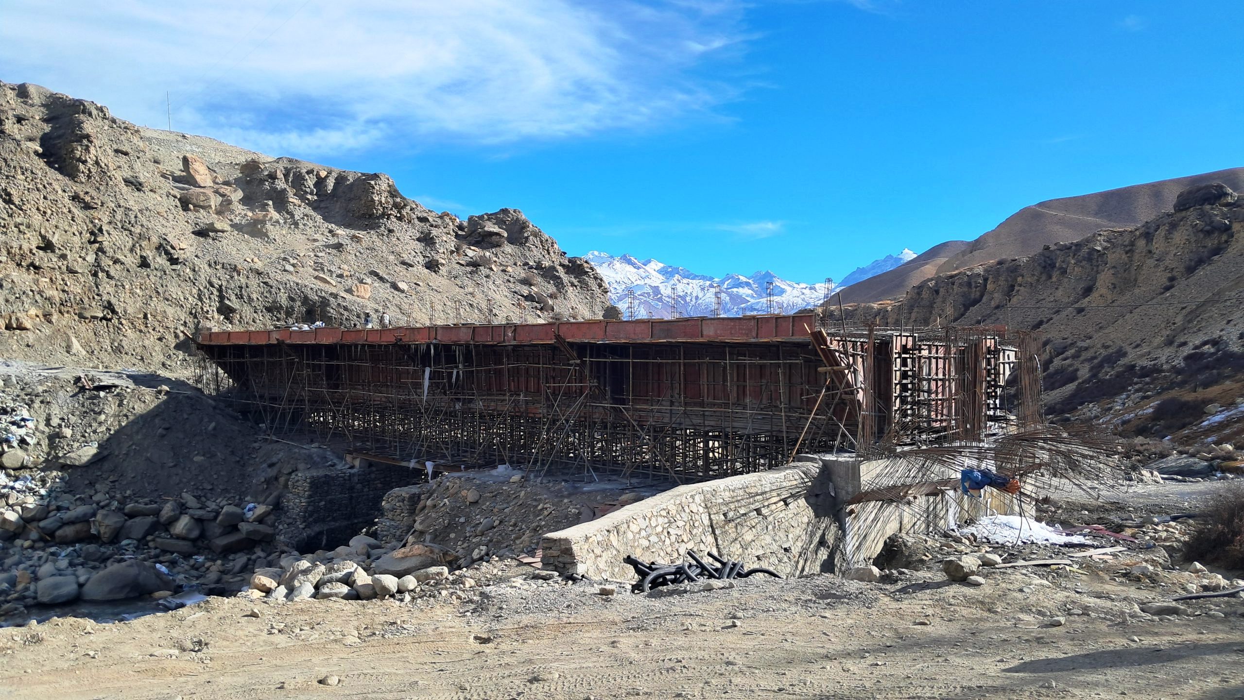 कोरला नाका जोड्ने घमी खोला पुल अन्तिम चरणमा