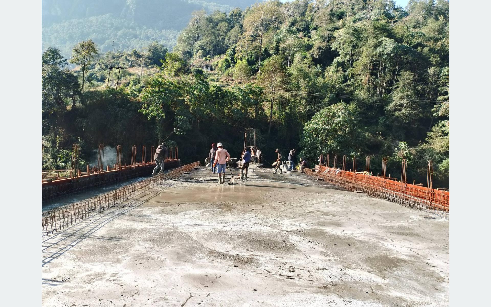 भुरुङ्दीखोलामा पुल निर्माण अन्तिम चरणमा