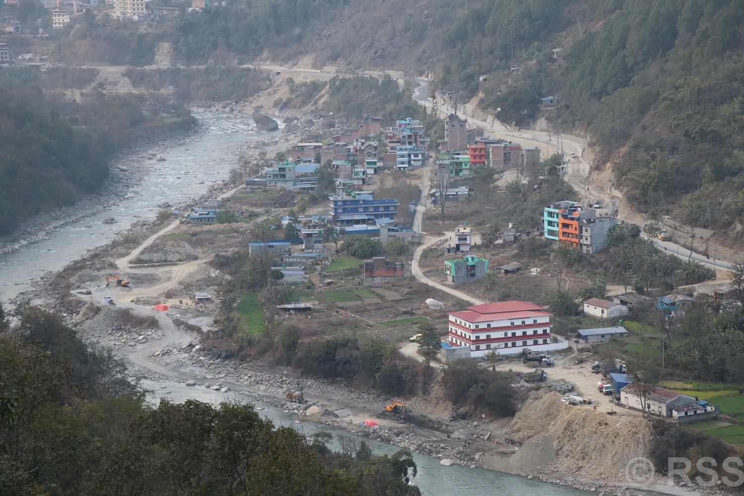 लामाखेतमा धमाधम नदी नियन्त्रणको काम हुँदै