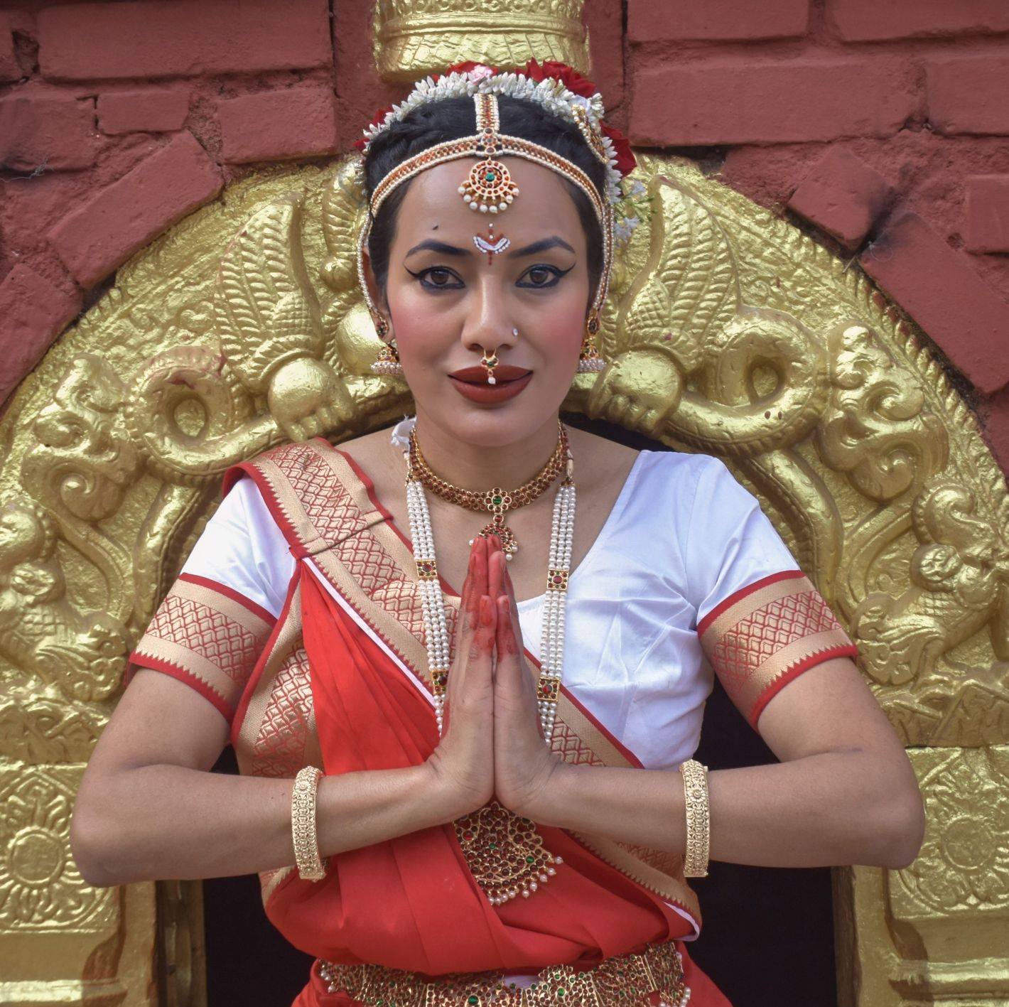 पीडामा मलमपट्टी लगाउने नाम : आशिका तामाङ