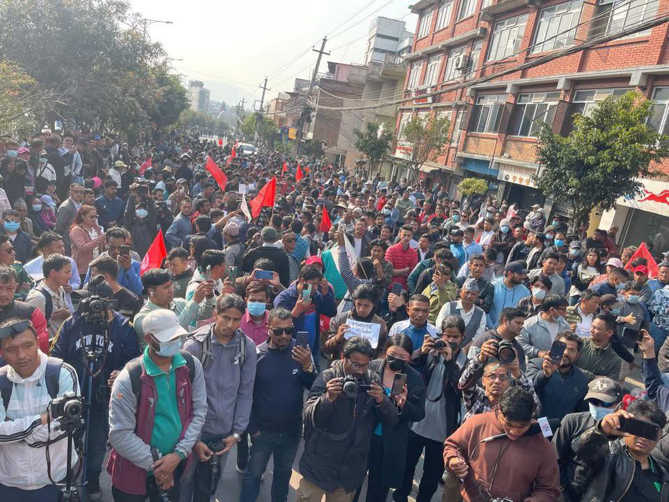 एमाले र राजावादी सडकमा आमनेसामने, सुरक्षा व्यवस्था कडा