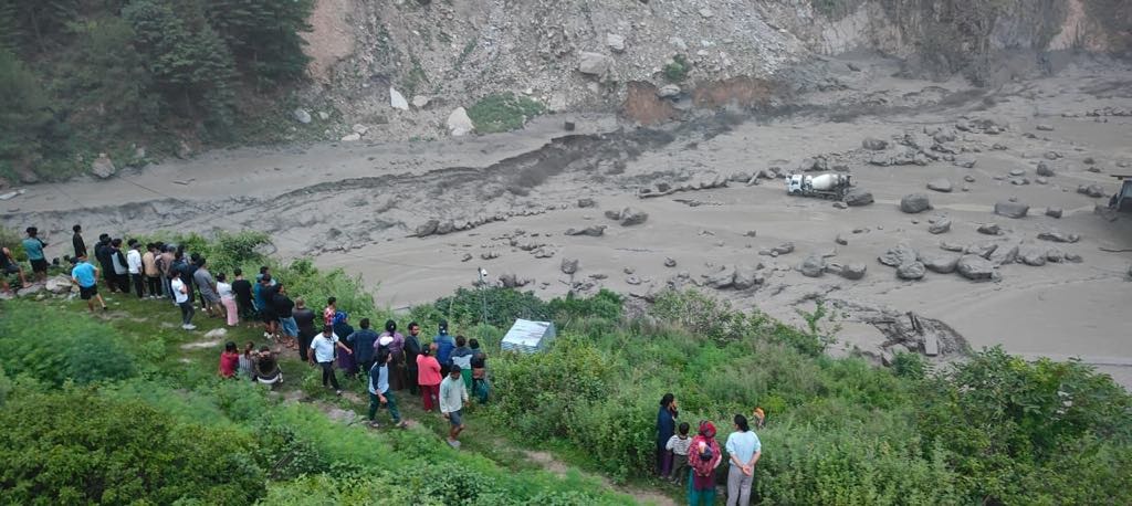 अपडेटः रसुवागढी नाकामा बाढीका कारण ३ प्रहरीसहित १२ नेपाली र ६ चिनियाँ गरी १८ जना बेपत्ता