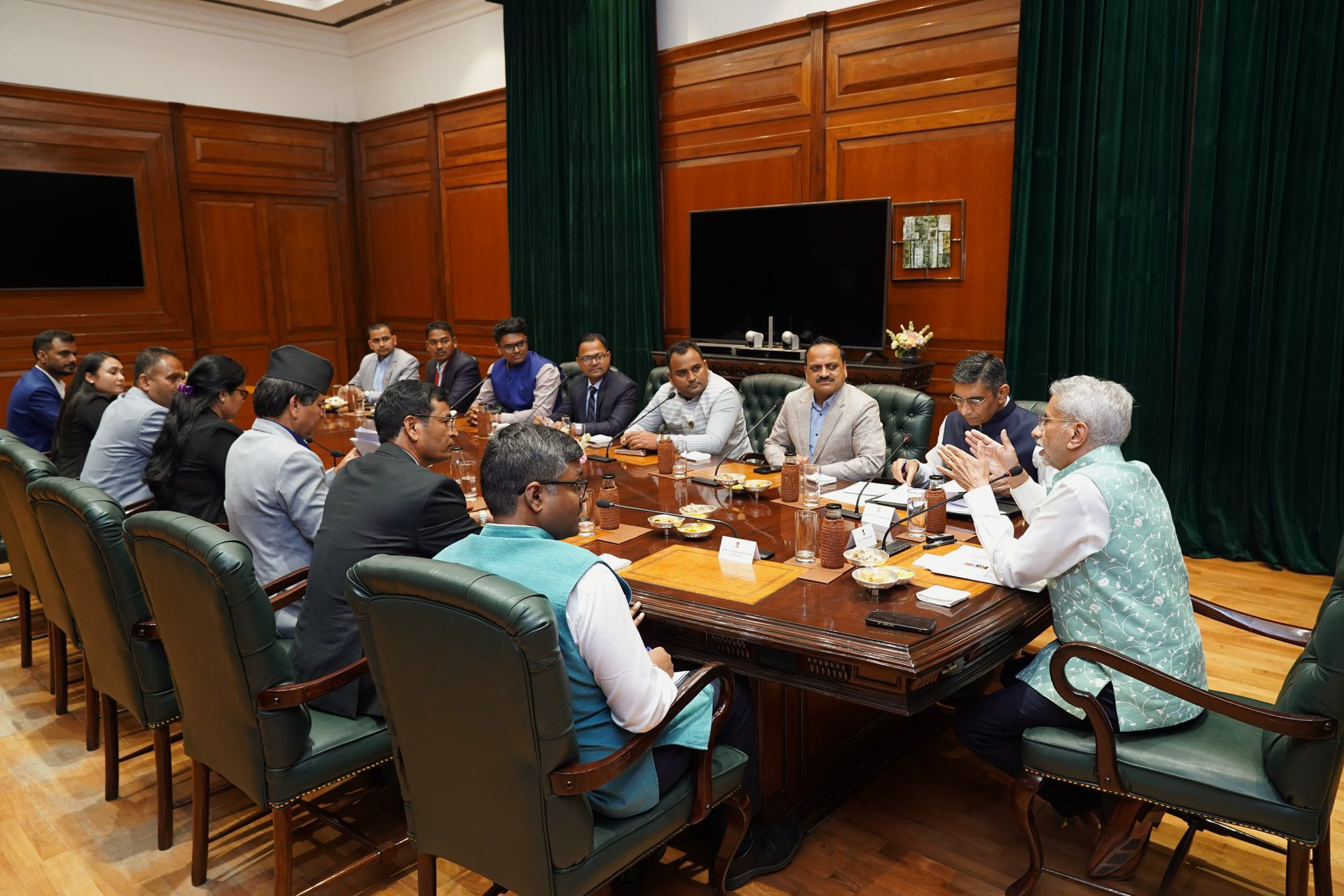 भारतीय विदेशमन्त्री जयशंकरसँग नेपाली युवा नेताहरूको भेट, द्विपक्षीय सहकार्यबारे छलफल