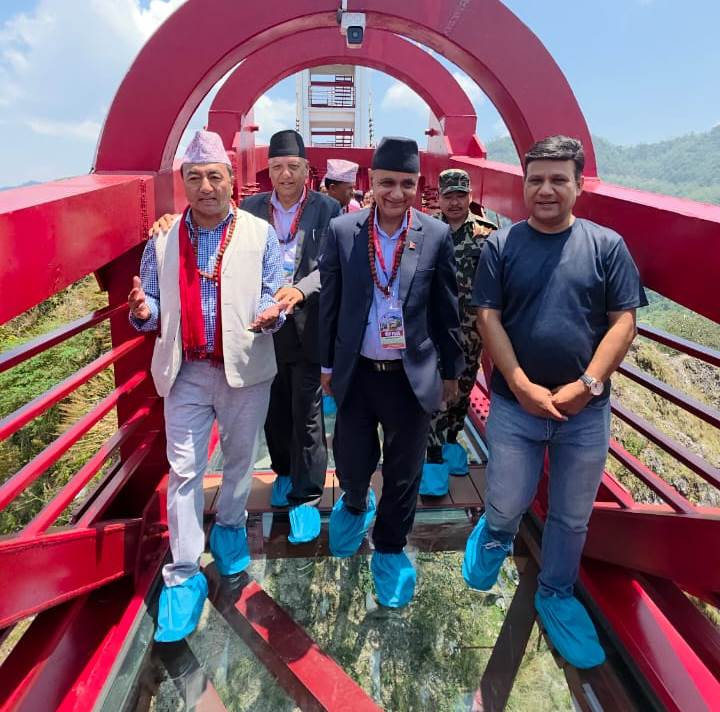भेडेटारको स्काईवाकमा पुगेर कर्णालीका  मुख्यमन्त्री कँडेलले भने - 'कर्णाली प्रदेशमा पनि लगानी गर्नुहोस्'
