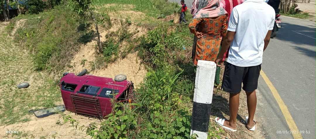 सिन्धुलीमा स्कूल भ्यान दुर्घटना हुदाँ १७ जना बालबालिका घाइते