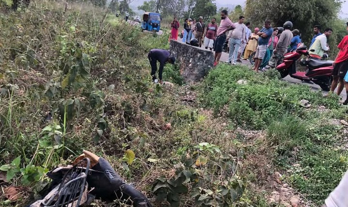 मोटरसाइकल किनेर फर्किंदा दुर्घटना, दाजुभाइको मृत्यु