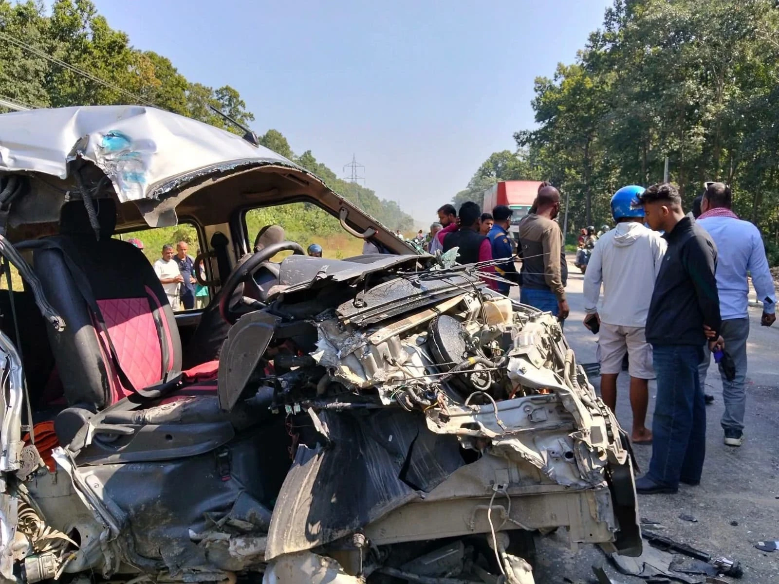 सर्लाहीमा ट्रक र इभी ठोक्किए, १२ जना घाइते