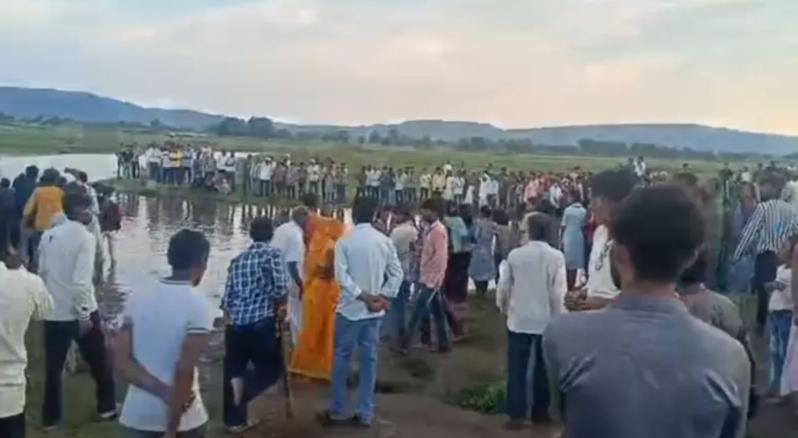 दुर्गा मूर्ति विसर्जनका क्रममा ट्र्याक्टरको ट्रली दुर्घटना, ११ जनाको मृत्यु