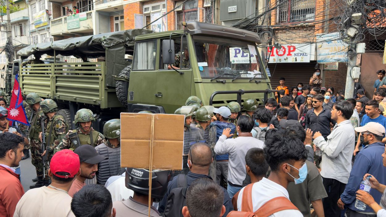 army in road 