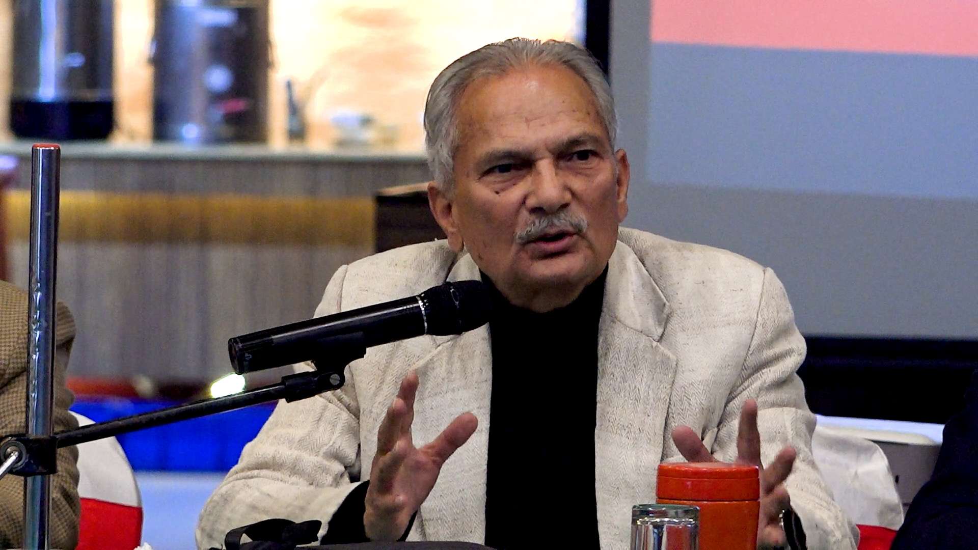 ओली र प्रचण्डले इतिहासबाट सिकेनन्, आँखा जुधाउने नेता-कार्यकर्तालाई सफाया गर्न थाले : डा. भट्टराई