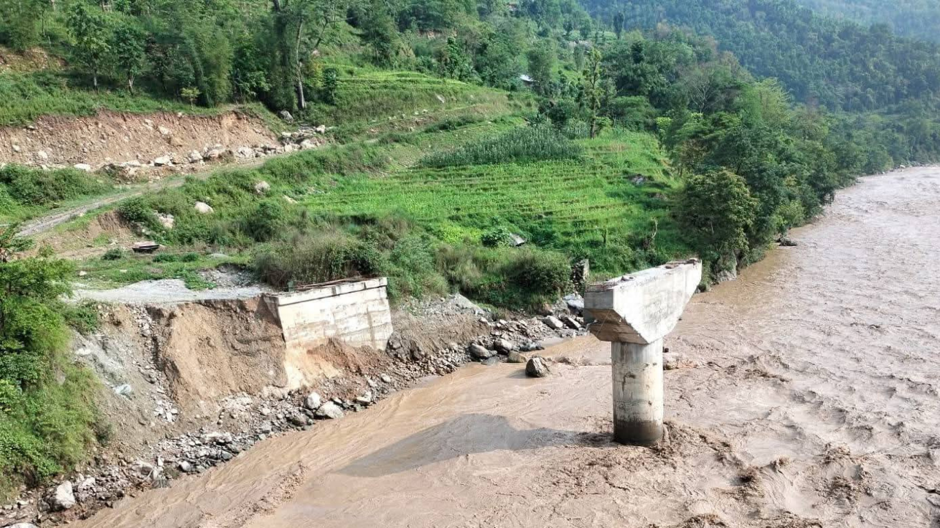 काबेली–इन्द्रावती खोलामा आएको बाढीले चार जलविद्युत् आयोजना ठप्प, कति भयो क्षति?