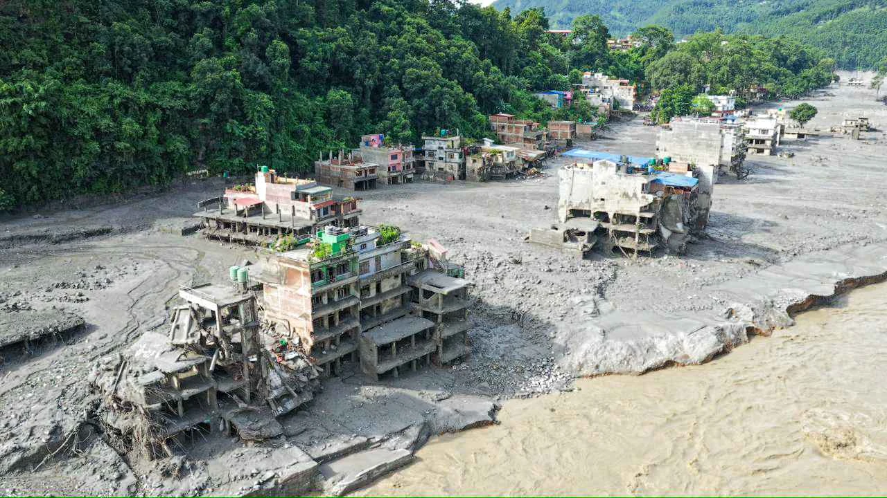 बाढी प्रभावितको राहत र पुनर्निर्माणका लागि नेपाललाई हानिनोक्सानी कोषबाट तीन अर्ब रुपैयाँ अनुदान