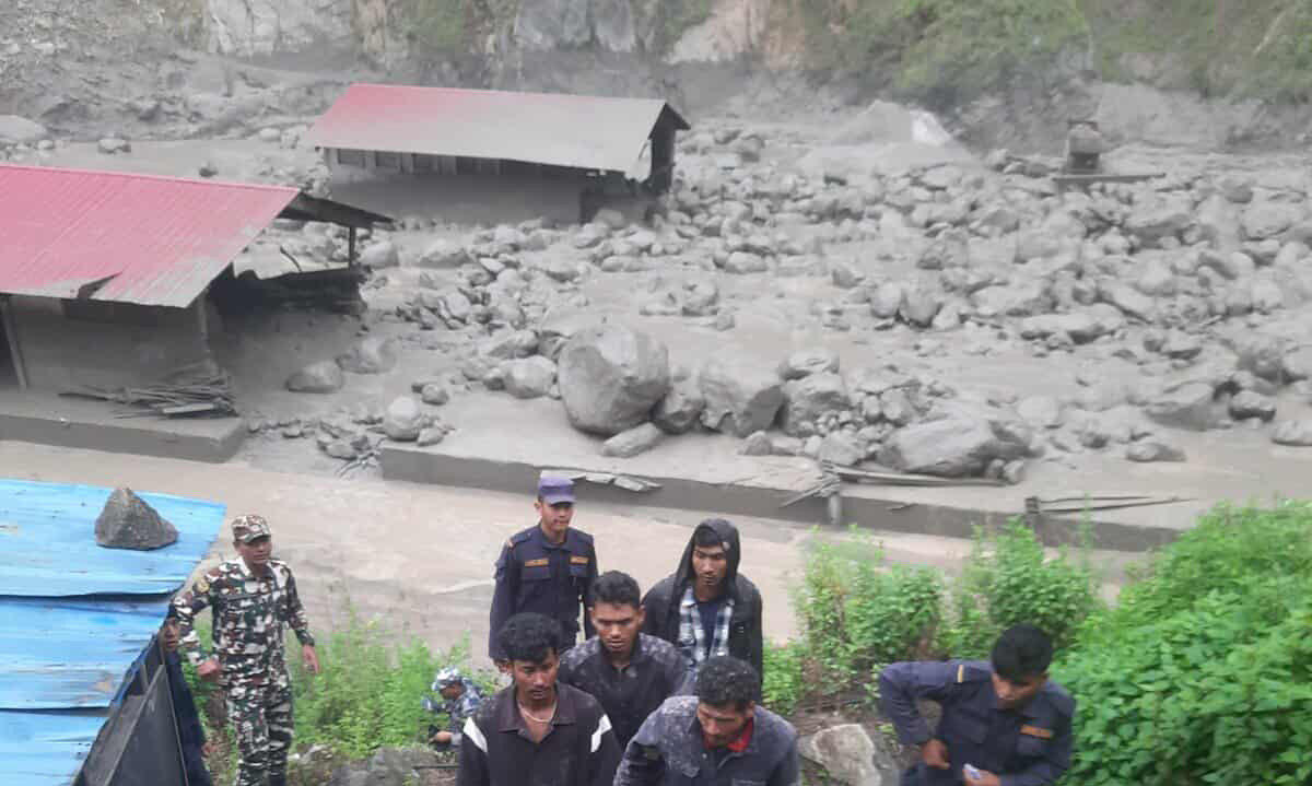 यी हुन् रसुवाको बाढीमा हराएका तीन प्रहरी