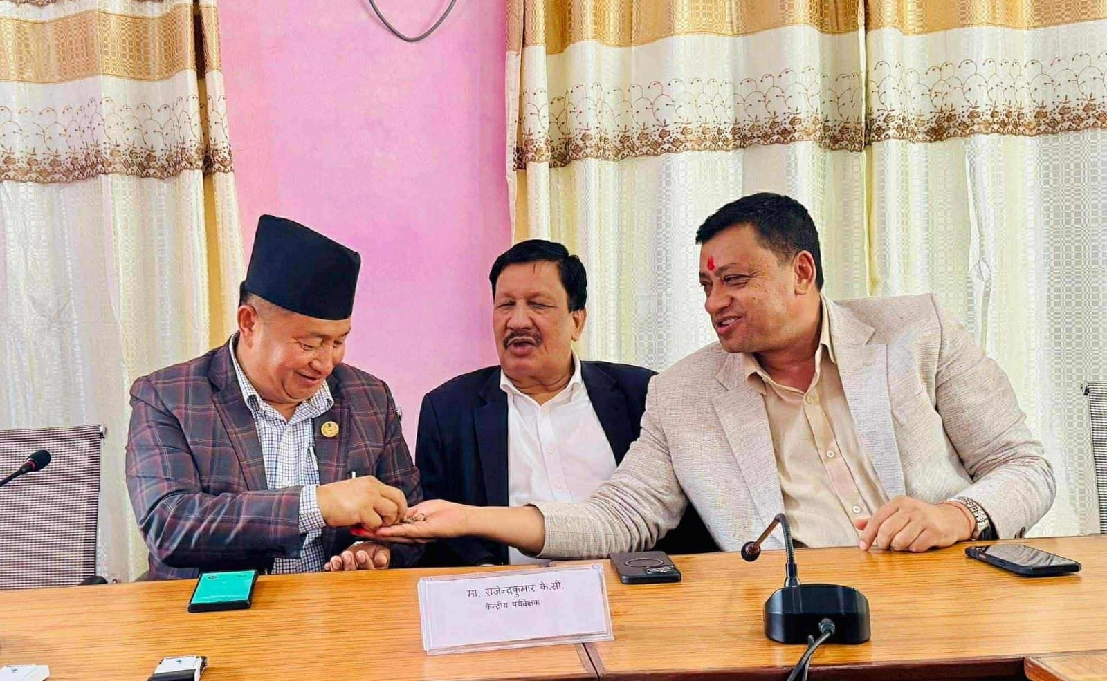 वागमतीमा बहादुरले गुमाए संसदीय दलमा बहुमत, यी हुन् विपक्षका २२ सांसद