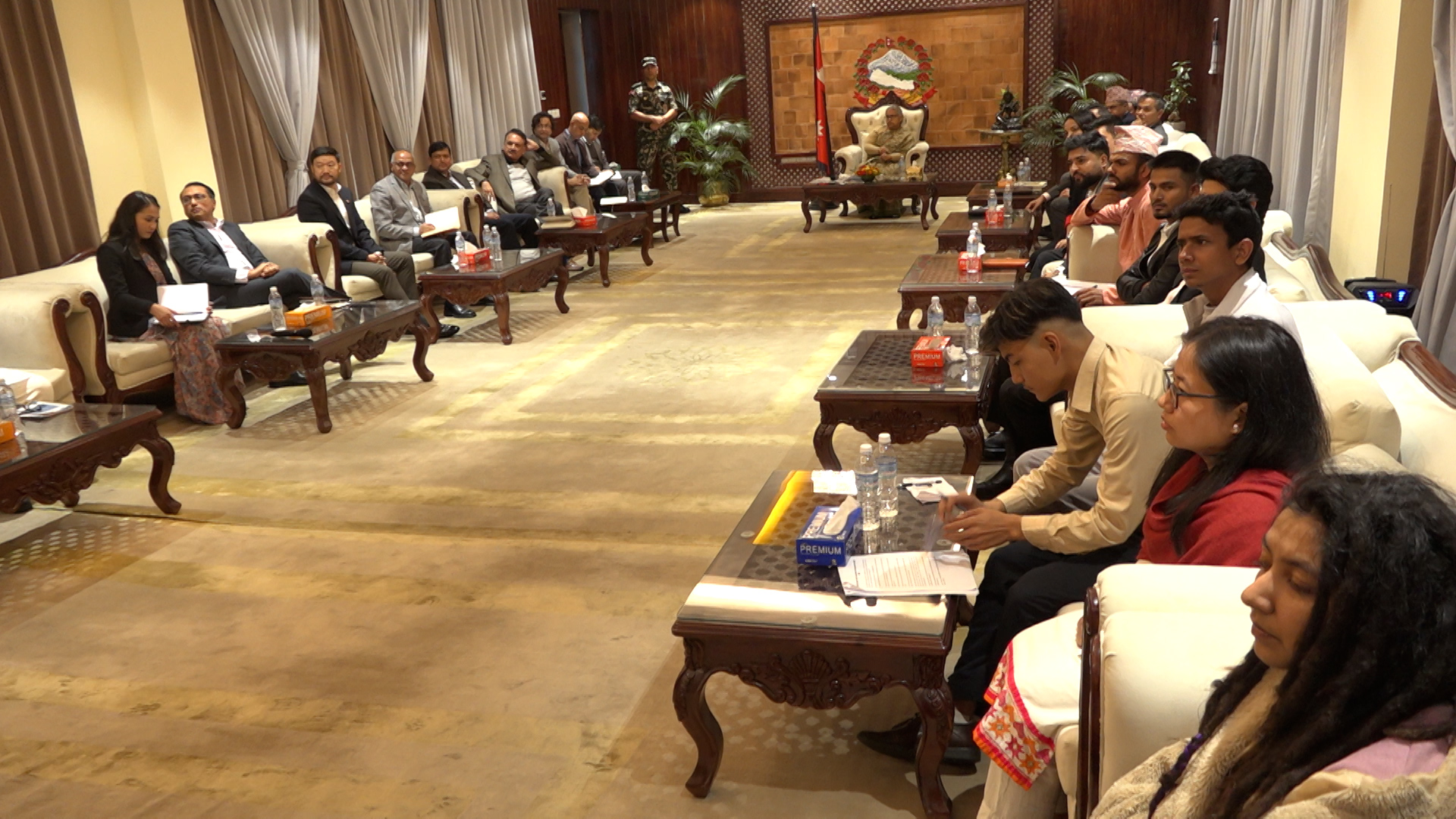 बालुवाटारमा त्रिपक्षीय बैठक जारी