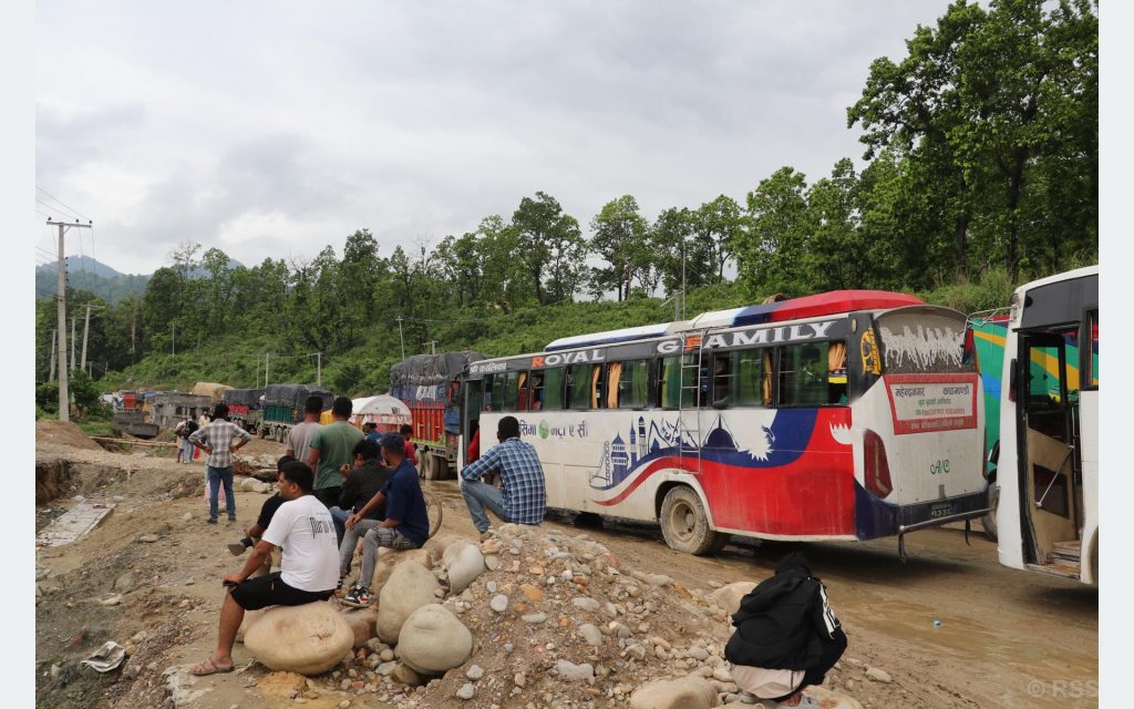 बुटवल-नारायणगढ सडक पुनःअवरुद्ध