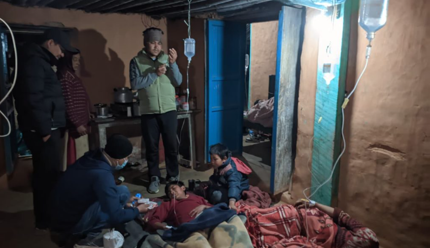 बिहे भोज खाएका बेहुला- बेहुलीसहित खोटाङमा १५० भन्दा बढी बिरामी, ‘फुड पोइजन’ आशंका