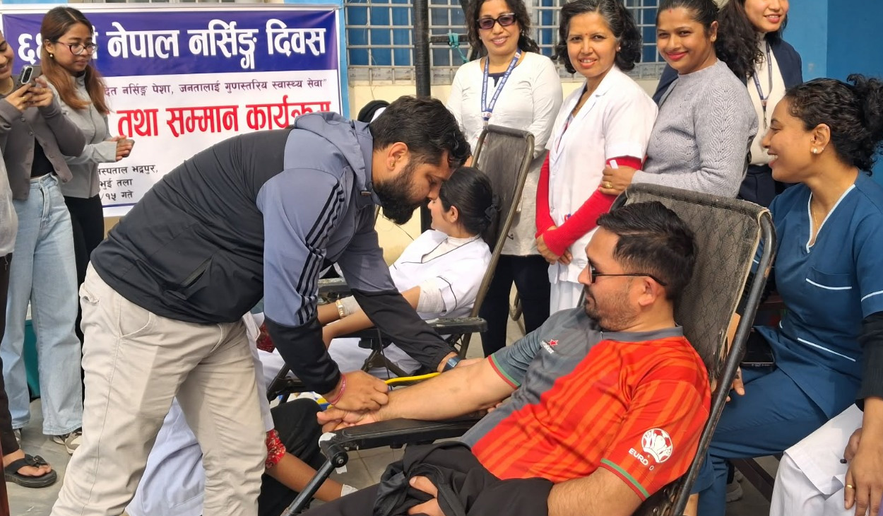 नर्सिङ दिवसमा प्रादेशिक अस्पताल भद्रपुरमा रक्तदान कार्यक्रम, २५ जनाले गरे रक्तदान