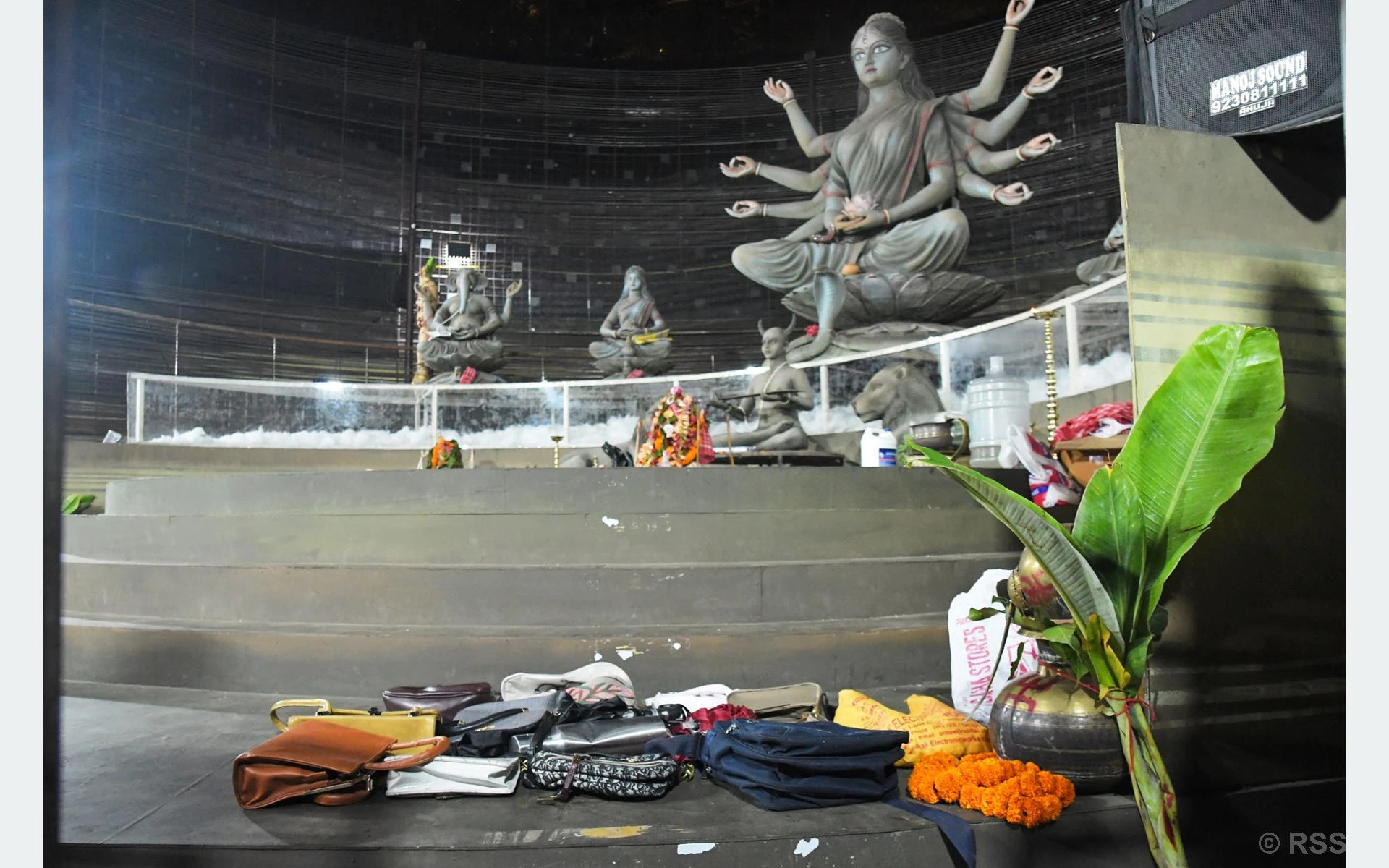 दुर्गा पूजा पण्डाल नजिक भागदौड, १९ जनाको मृत्यु