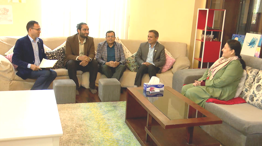 गृहमन्त्री र पूर्वराष्ट्रपति भण्डारीबीच भेटवार्ता