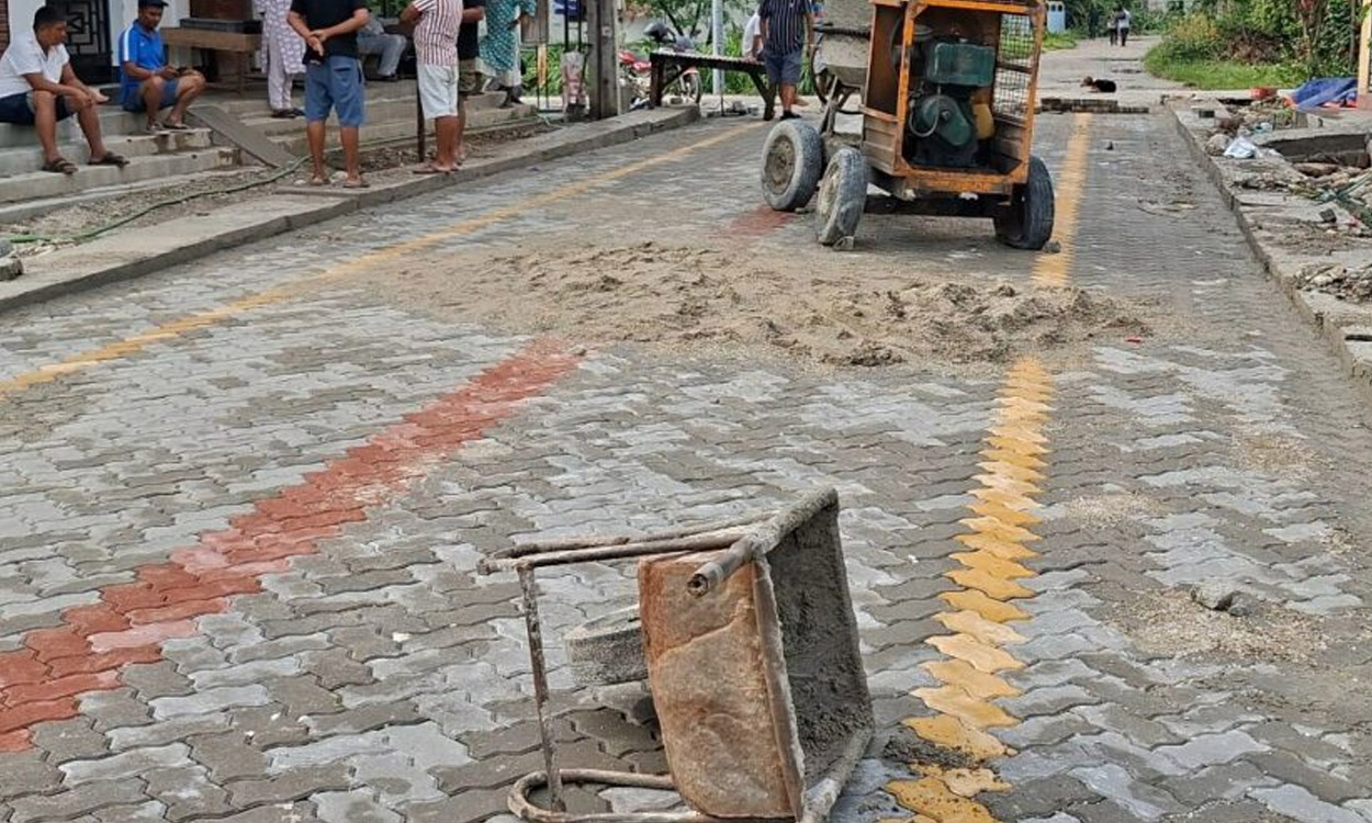 बिर्तामोडमा सडक निर्माणमा लापरवाही, स्थानीय आक्रोसित