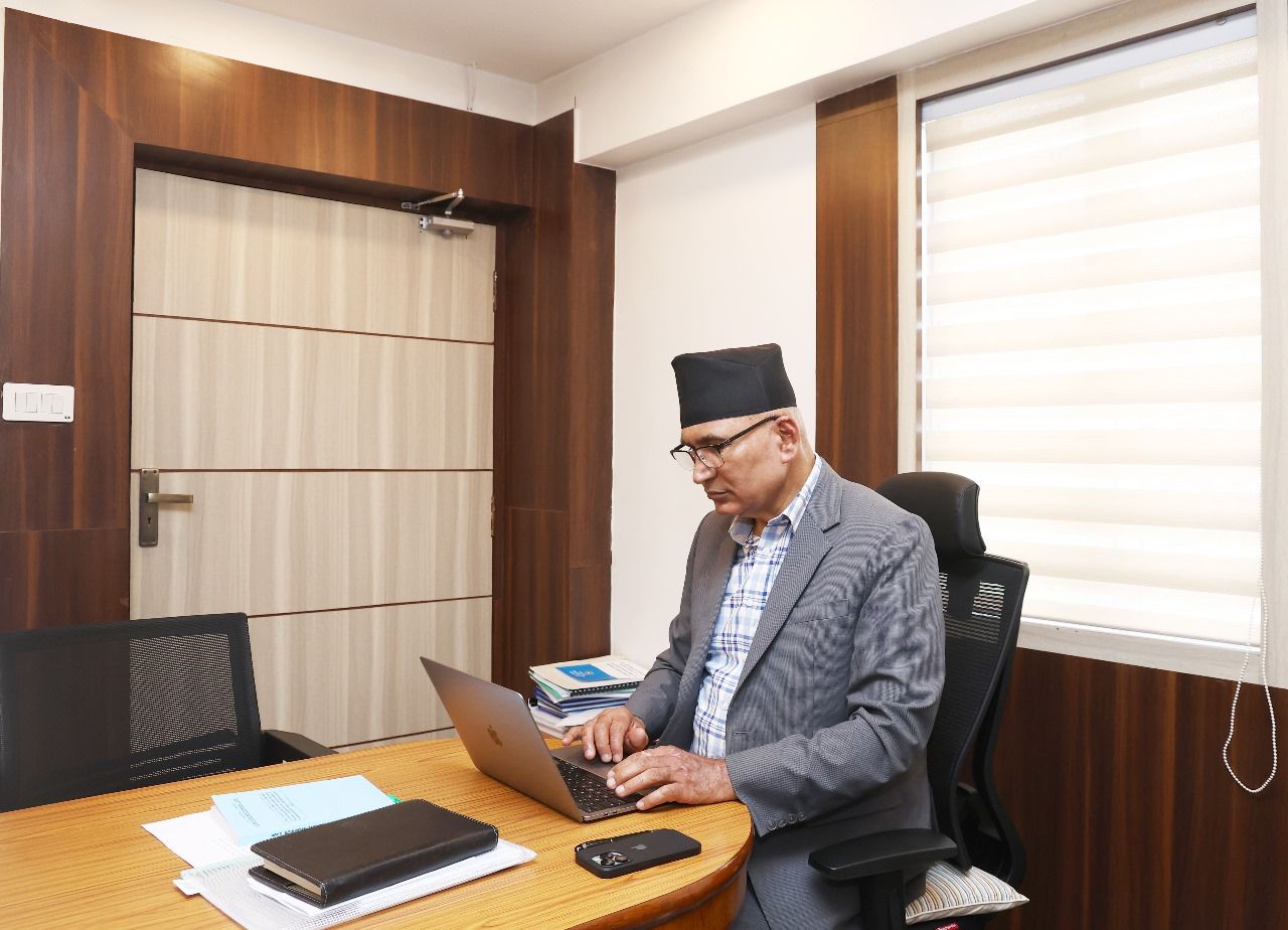 बजेट वक्तव्यका लागि सुझाव र परामर्श लिंदै अर्थमन्त्री