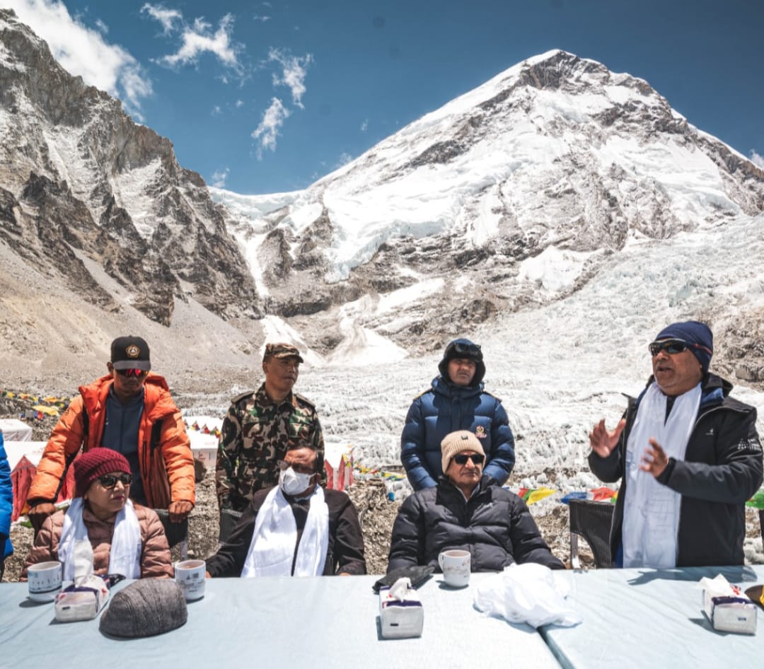 सगरमाथा आधार शिविरमा विशेष संवाद, १६ बुँदे ध्यानाकर्षण