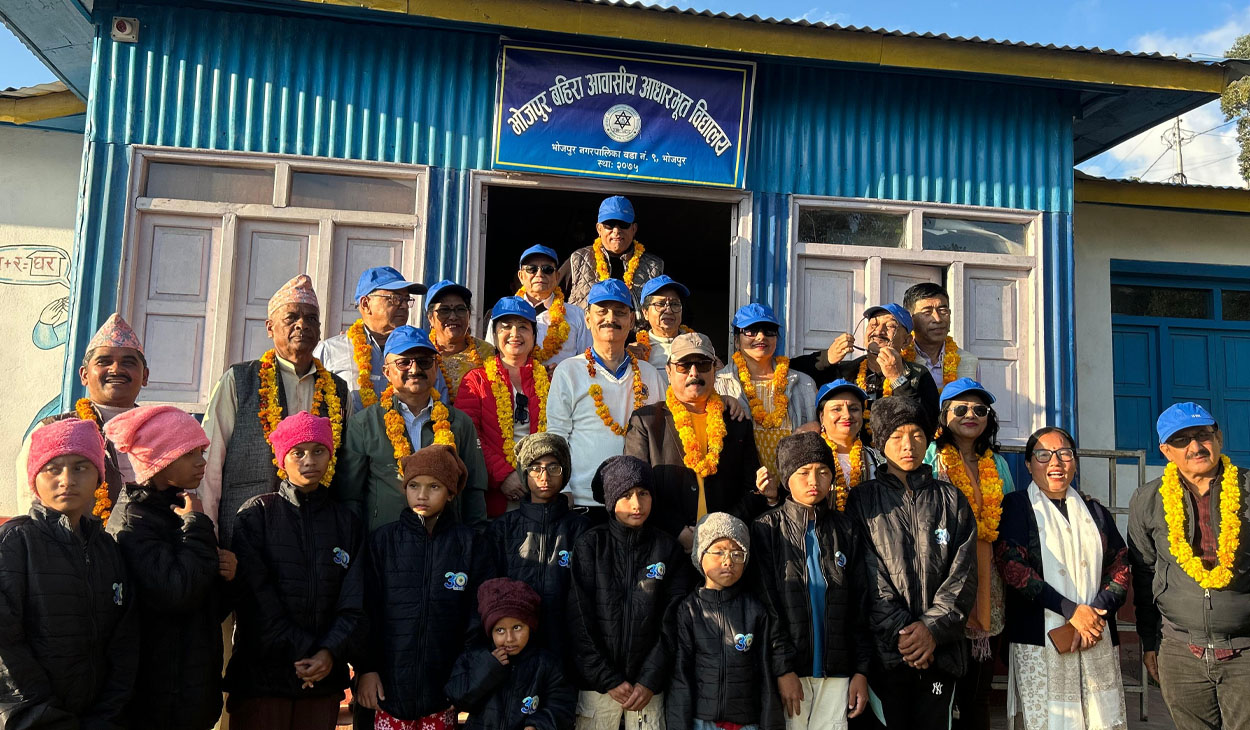 भोजपुरका दुई विद्यालयमा लायन्स क्लब अफ विराटनगर सेन्ट्रलद्वारा न्यानो कपडा र सामग्री वितरण