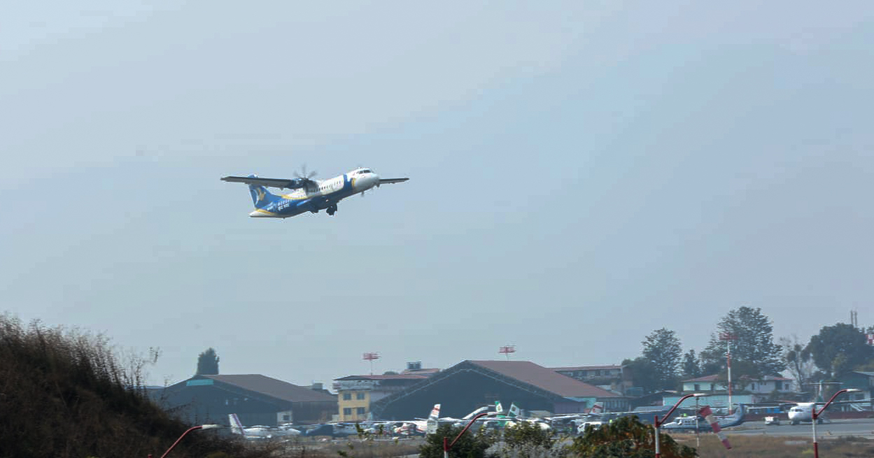 भद्रपुर विमानस्थलमा बुद्ध एयरको विमान धावनमार्गबाट चिप्लियो