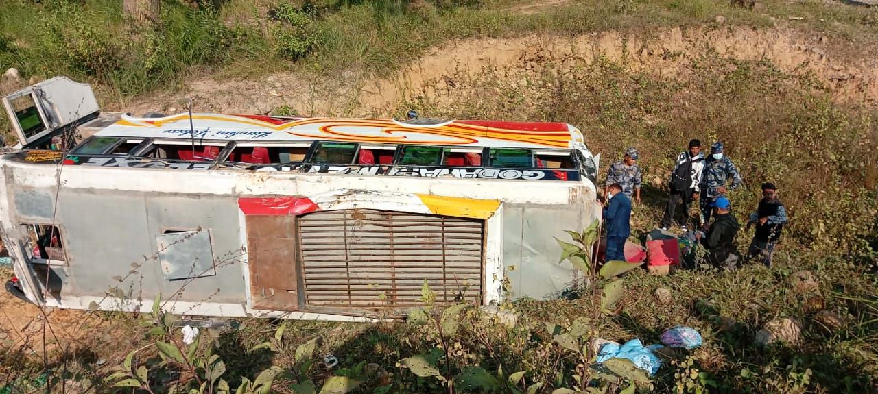 बस दुर्घटना हुँदा २० जना घाइते