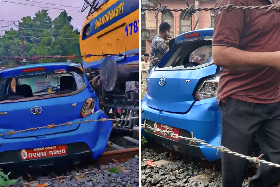 जनकपुरमा रेल र कार ठोक्किएर दुर्घटना