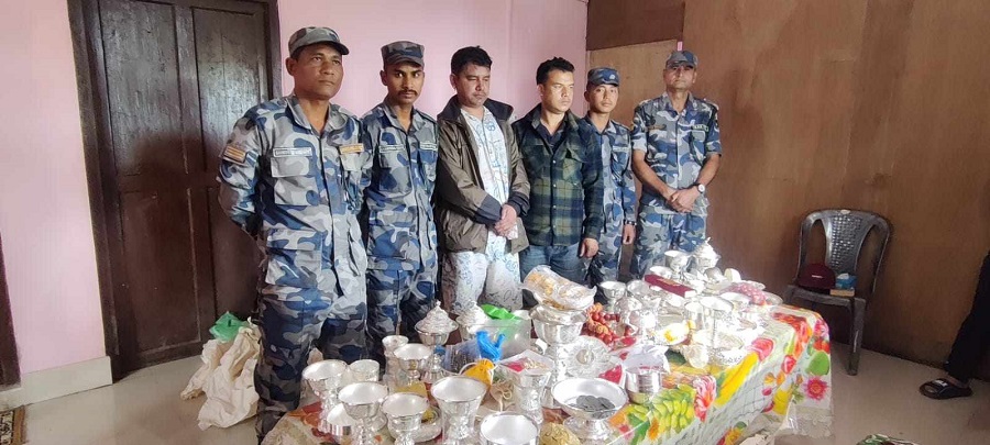 इलामको पशुपतिनगरबाट भारत लैजाँदै गरेको ३२ लाख मूल्य बराबरको चाँदी बरामद