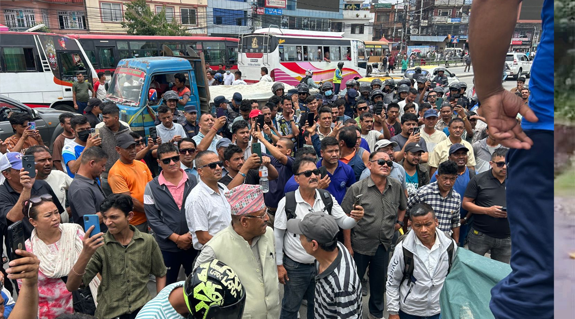 चक्रपथ घेराउ गर्दै यातायात व्यवसायीको चेतावनी: 