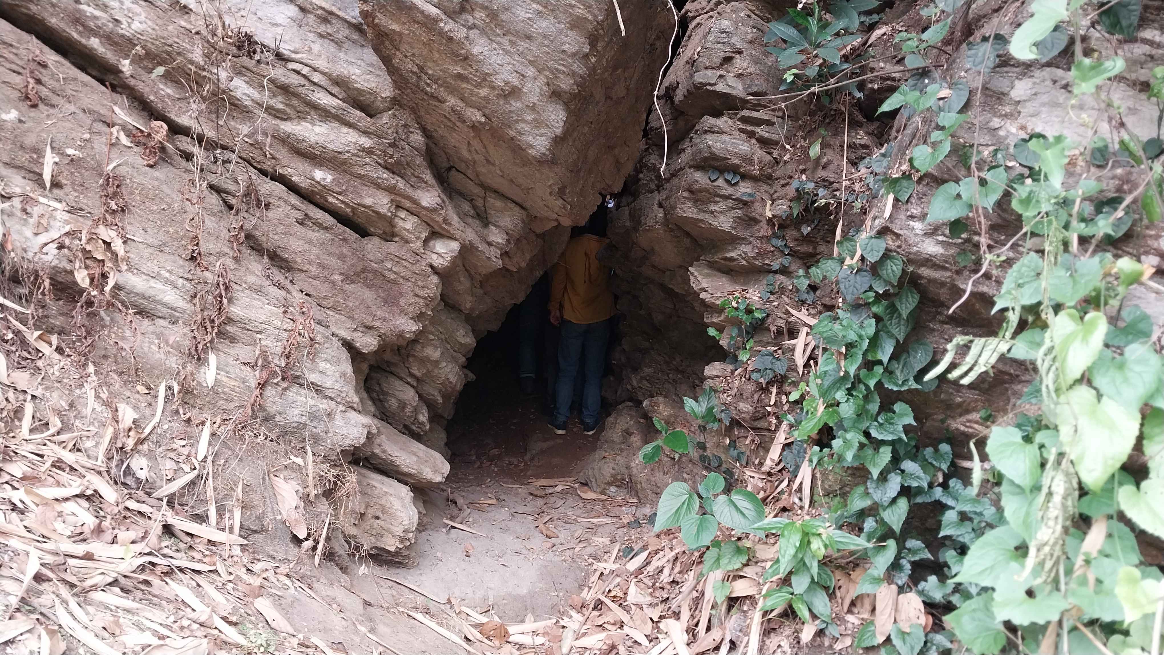 पर्यटनको सम्भावना रहेको ‘चमेरे गुफा’ ओझेलमा