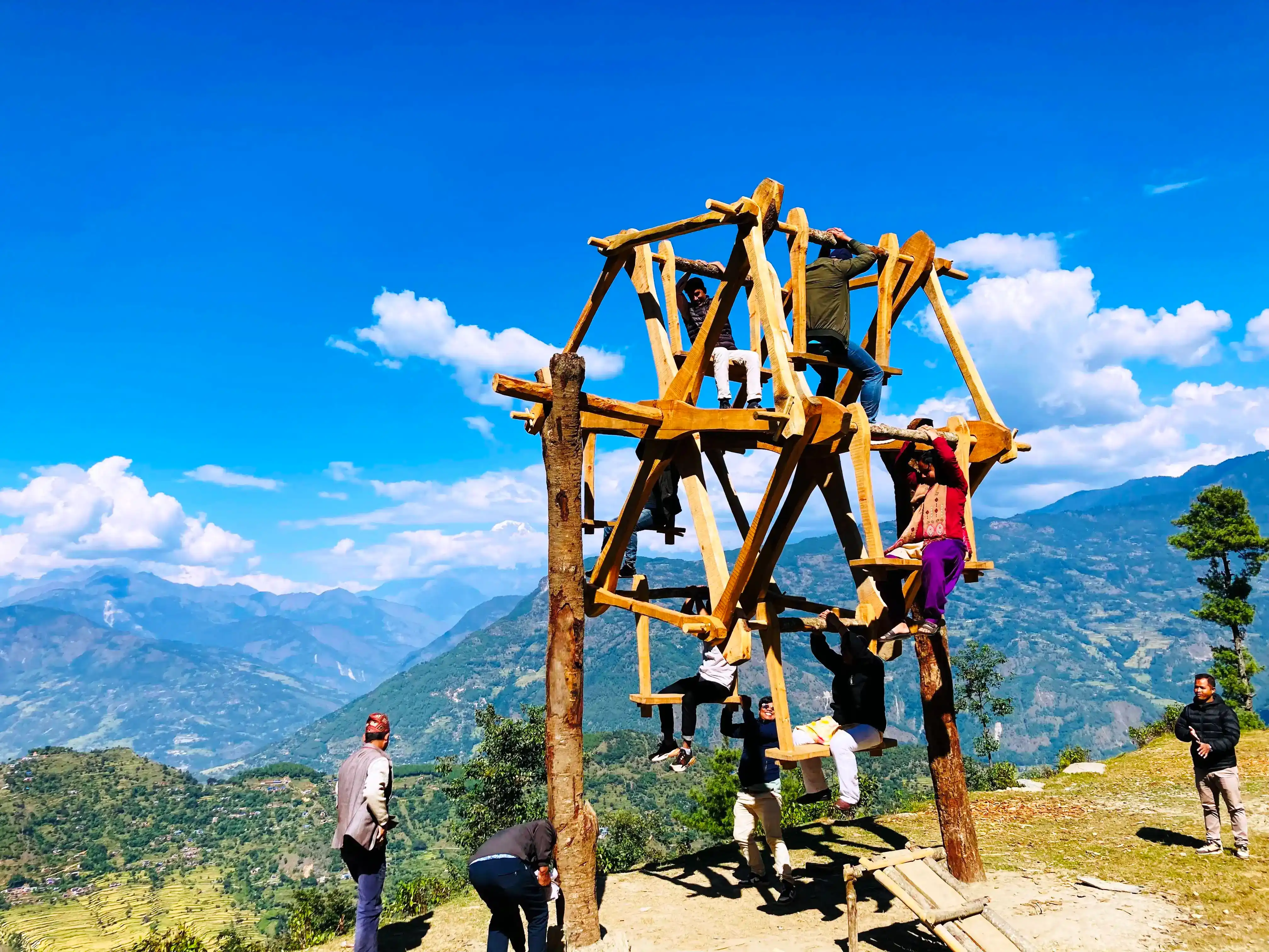 चर्खेपिङ संरक्षण गर्दै गाउँले
