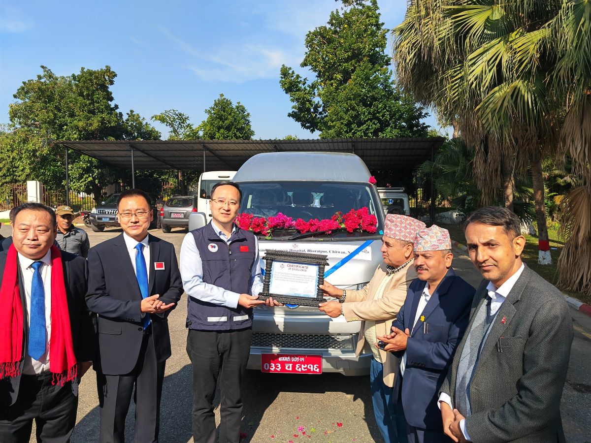 भरतपुरस्थित क्यान्सर अस्पताललाई चीनबाट सवारीसाधन सहयोग