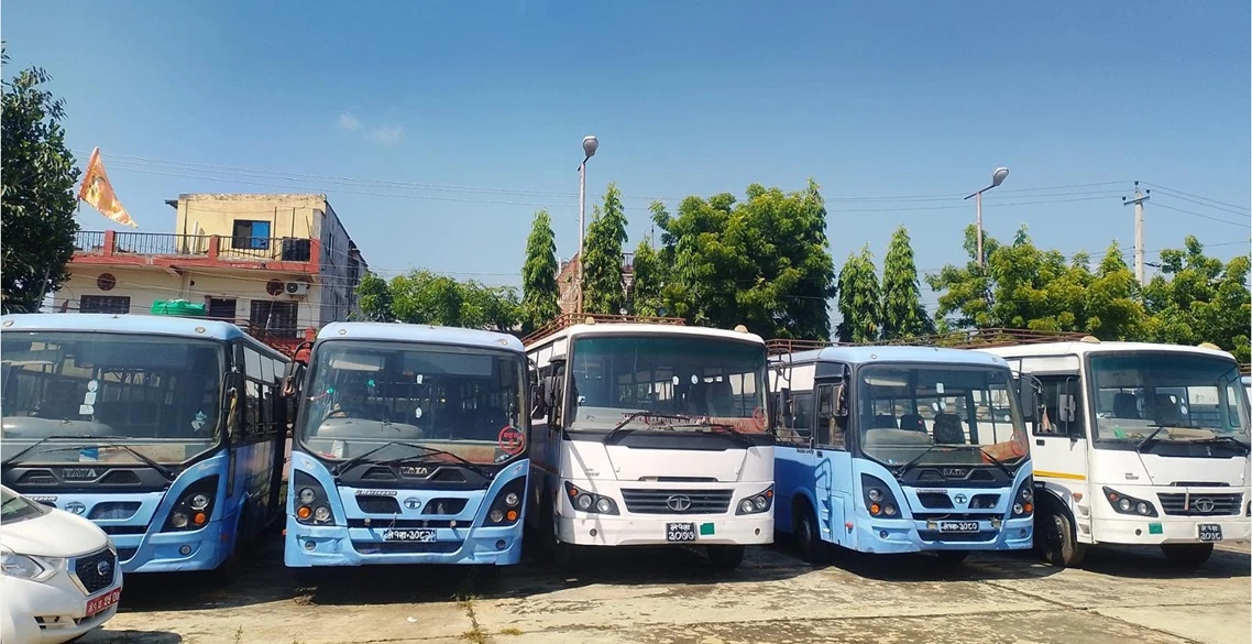नगरवासीका नाममा करोडौँ खर्च, बसपार्कमै थन्किए नगरबस; खिया लागेर जीर्ण