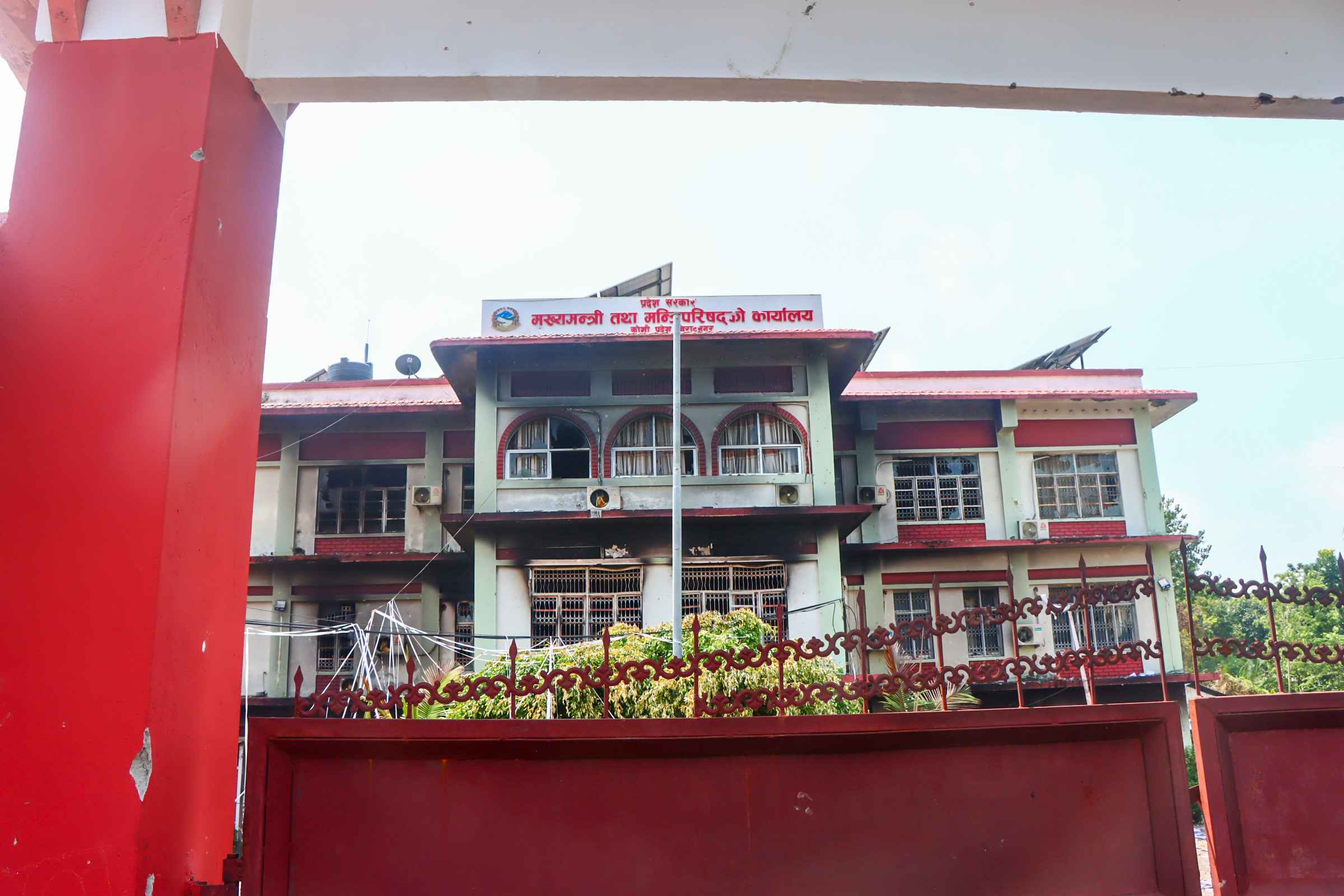 कोशी प्रदेशका सरकारी कार्यालयहरु जलेपछिको अवस्था (फोटो फिचर)