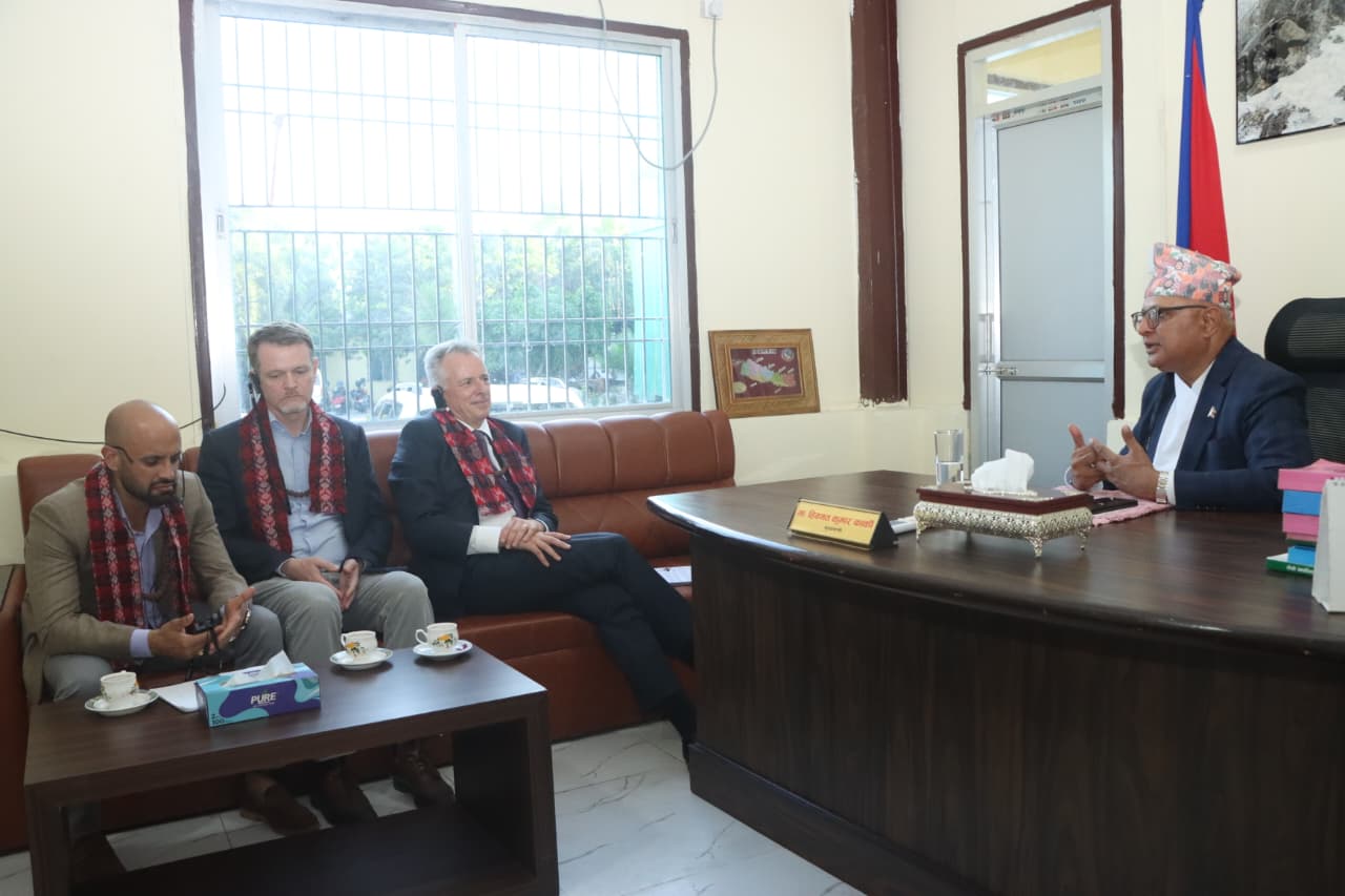 कोशीका मुख्यमन्त्री कार्की र स्वीस प्रतिनिधिबीच भेटवार्ता