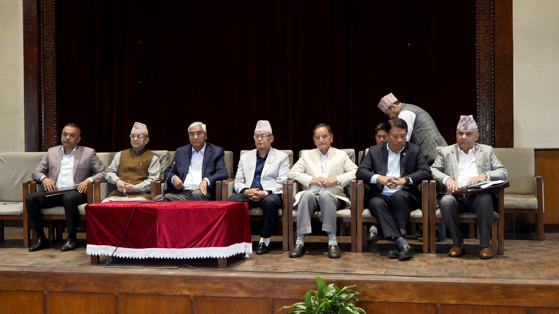 कांग्रेसले बोलायो केन्द्रीय कार्यसमितिको आकस्मिक बैठक