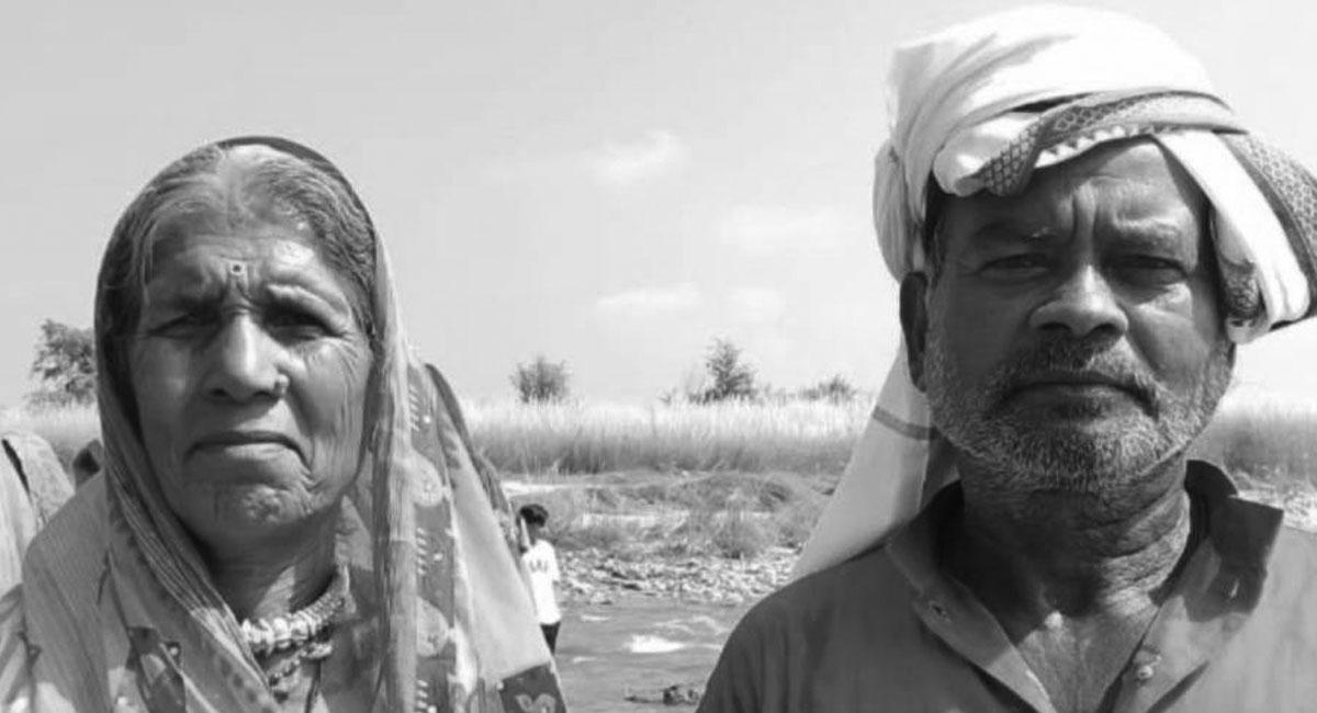 धनुषामा कारको ठक्करबाट ज्यान गएका दम्पतीको एकै चितामा अन्त्येष्टि