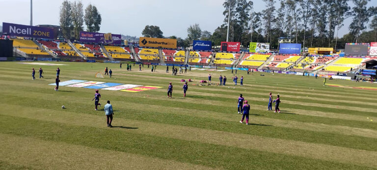 एनपिएलः विराटनगरले जनकपुरविरुद्ध ब्याटिङ गर्दै