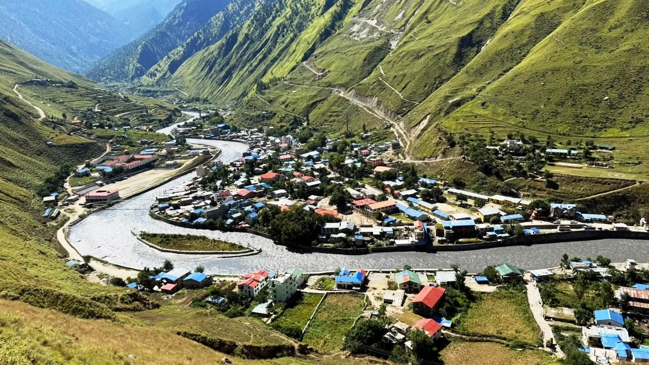 कारागारबाट सुरुङ खनेर ८ कैदी भागे, भेरी नदी पार गरेर फरार