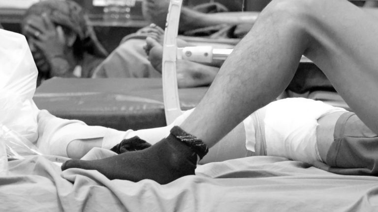 घरबेटी घाम ताप्न गएको मौका पारेर करोड बढीको चोरी, प्रहरीले गोली हानेर समात्यो